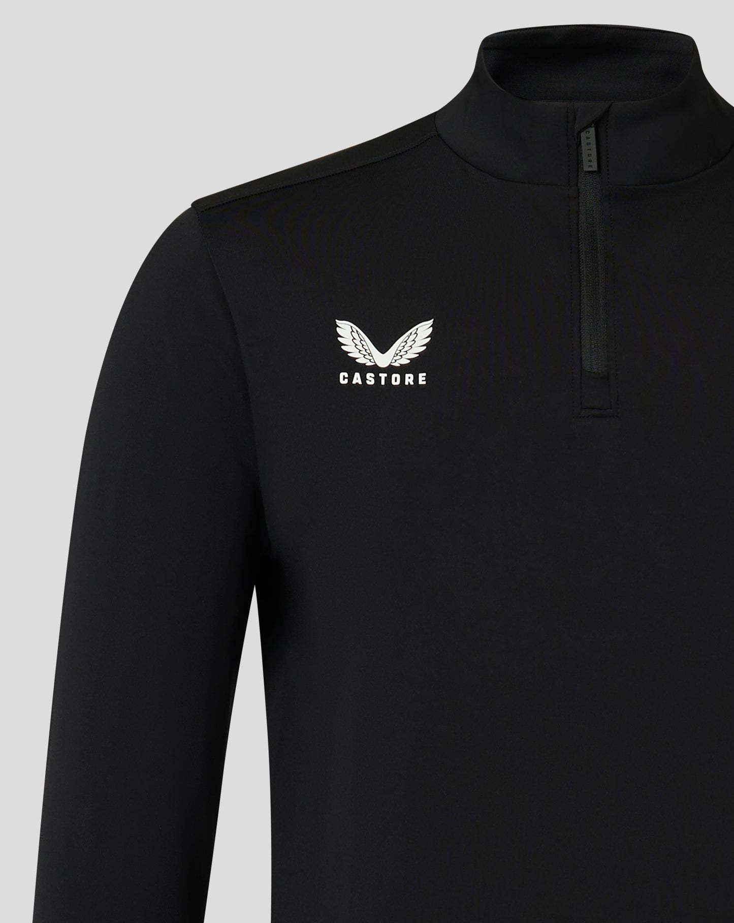 Close-up of black quarter-zip neck area with vertical zipper and CASTORE branded zipper pull.