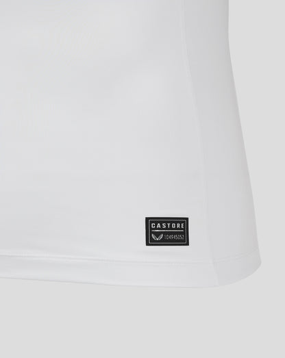 Close up of white Bath Rugby Away Pro Shirt hem with a Castore label stitched near the bottom.