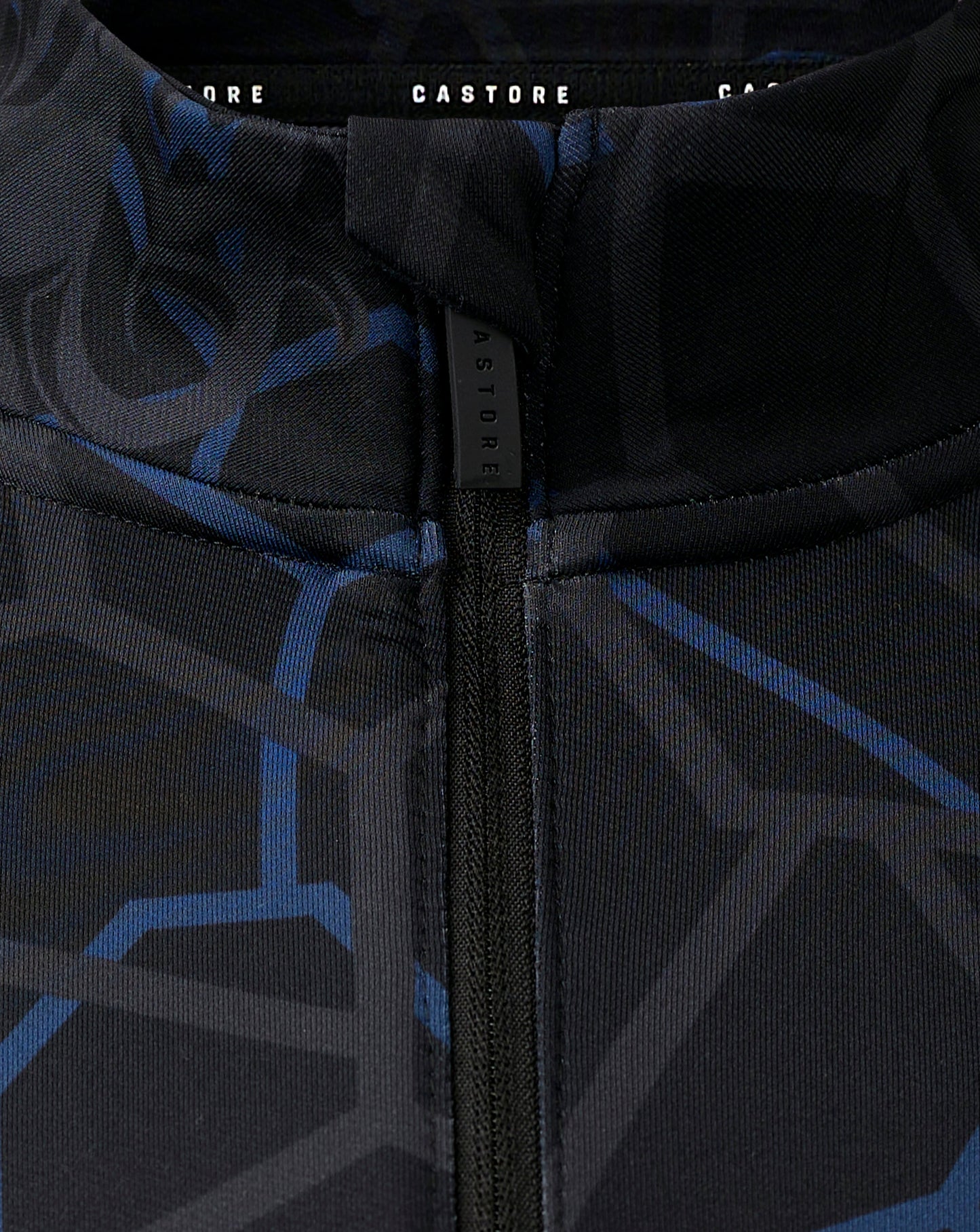 Close up of collar area showing zipper and interior Castore label on the Rangers Third Matchday midlayer