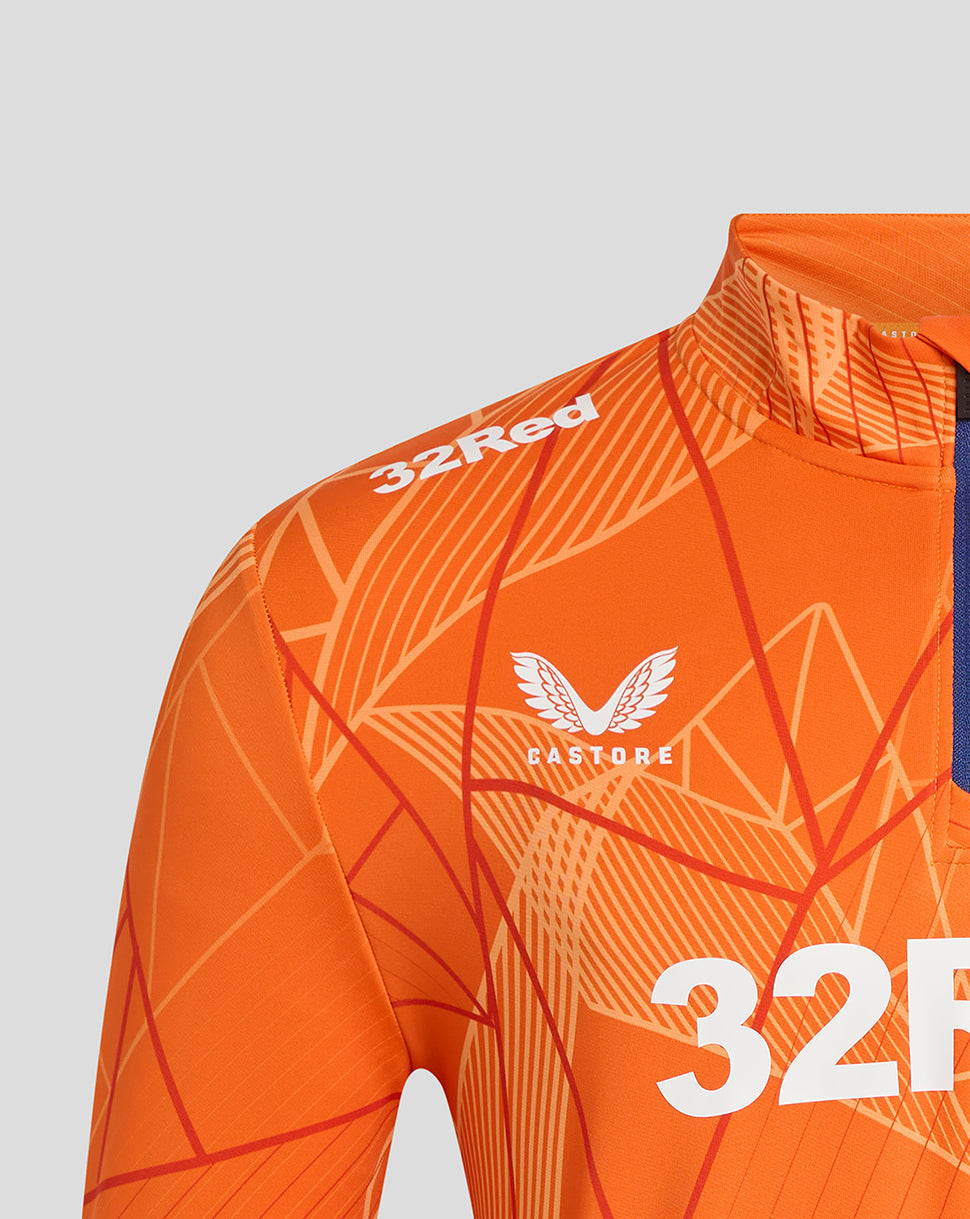 Close up of the shoulder showing the 32Red sponsor logo and Castore crest on the orange geometric Rangers top