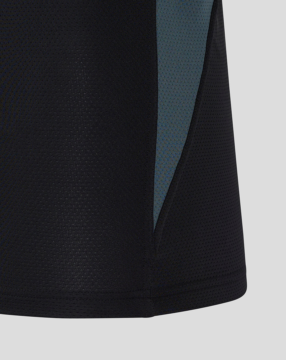 Close up of black mesh fabric and teal side panel on the Saracens training long sleeve tee