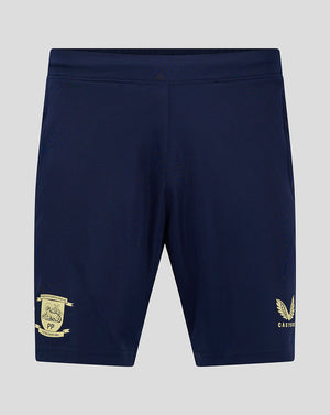 Back view of navy junior training shorts with pockets, featuring club crest on left leg and Castore logo on right leg