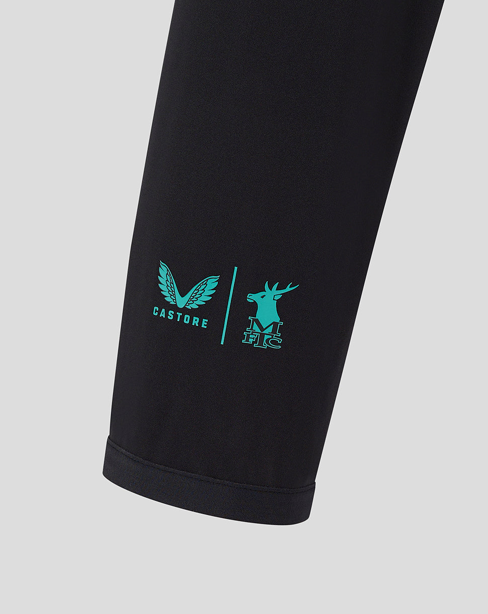 Bottom hem close up of Mansfield Travel Jacket in black with turquoise Castore logo and stag crest