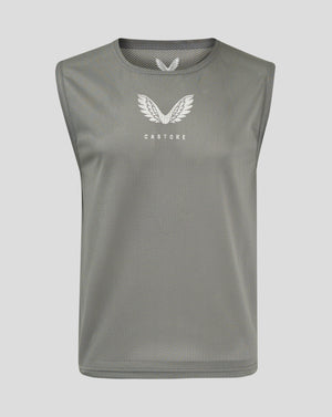 Front view of gray sharkskin junior training bib with scoop neckline mesh fabric and Castore logo