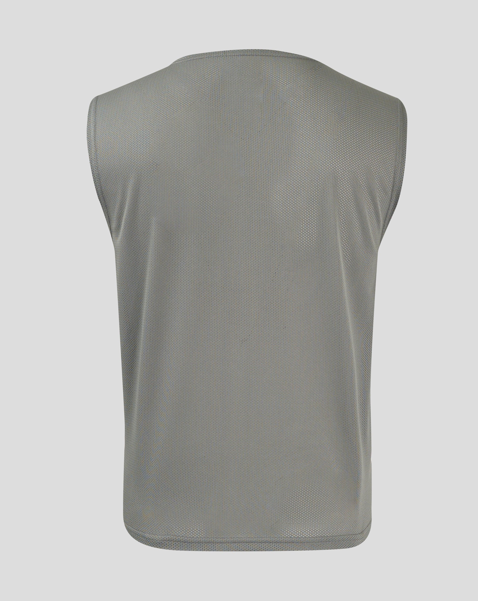 Back view of a unisex sharkskin training bib in mesh fabric with a scoop neckline