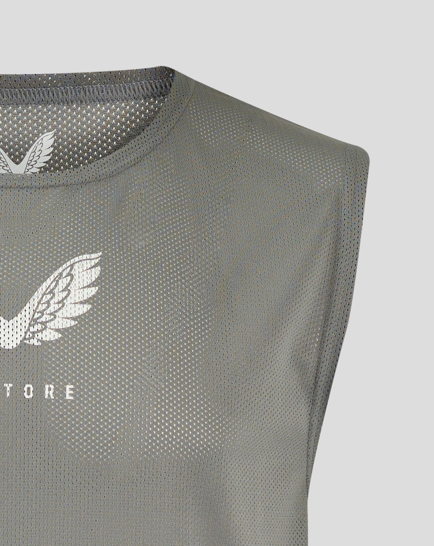 Shoulder area close-up of Sharkskin junior training bib with binding and Castore logo.
