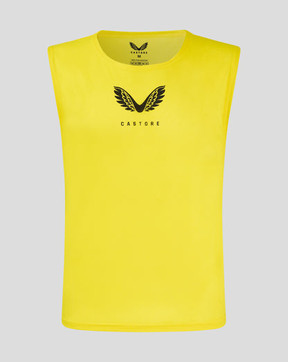Yellow junior training bib with scoop neckline and Castore logo on front