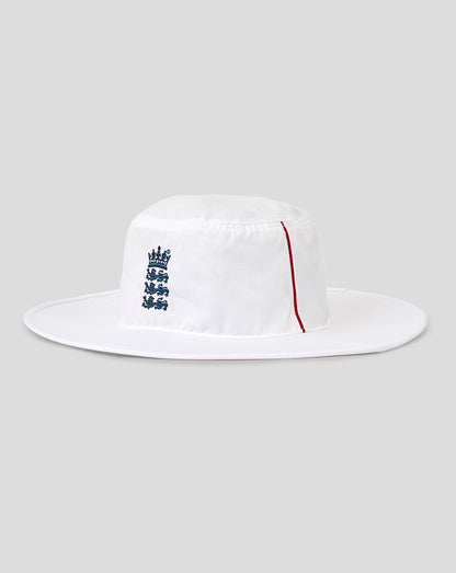 White wide brim cricket hat with England crest and red piping.