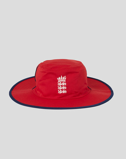 Red wide-brim reversible England cricket hat with white crest on the front and dark blue trim along the brim