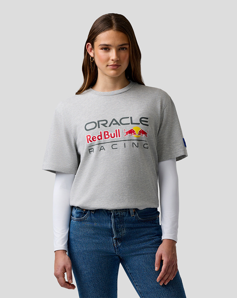 Person wearing a gray 'Oracle Red Bull Racing' t-shirt on a light gray background