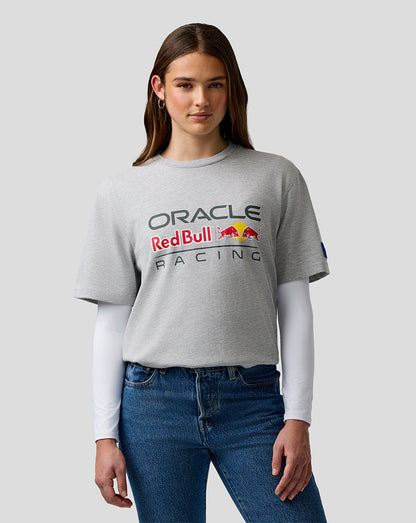 Person wearing a gray 'Oracle Red Bull Racing' t-shirt on a light gray background