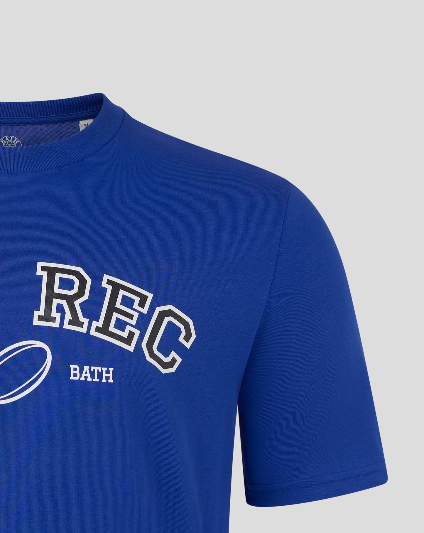 Close up of the collar and shoulder on the blue Bath Rugby The Rec Tee highlighting stitching and neckline