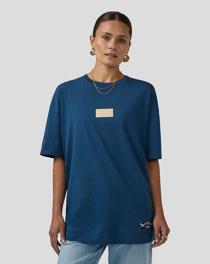 Female model wearing blue oversized Oracle Red Bull Racing Austin short sleeve T shirt with beige chest patch