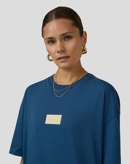 Front view of a blue Oracle Red Bull Racing Austin short sleeve T shirt worn by a model with a gold chest plaque