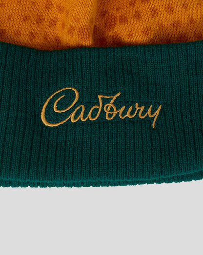 Green knit cuff with gold Castore logo embroidery
