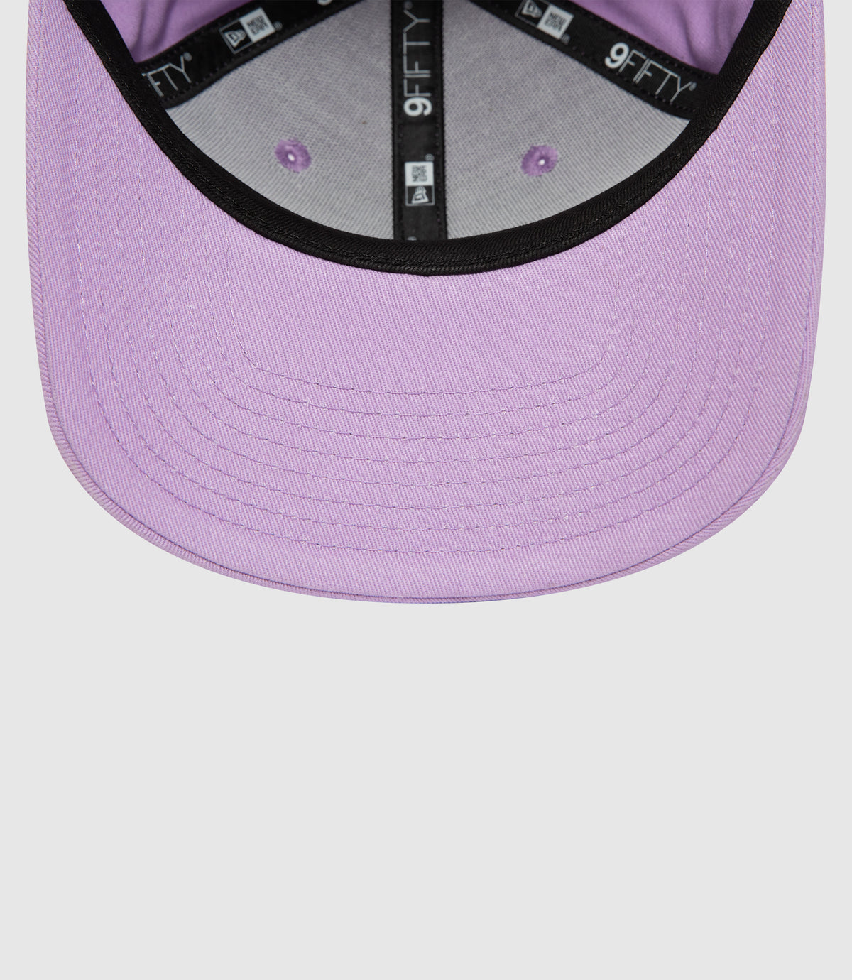Lilac 9FIFTY cotton snapback by New Era with curved visor and Oracle Red Bull Racing logo on front