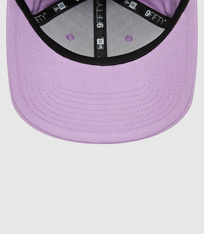Lilac 9FIFTY cotton snapback by New Era with curved visor and Oracle Red Bull Racing logo on front