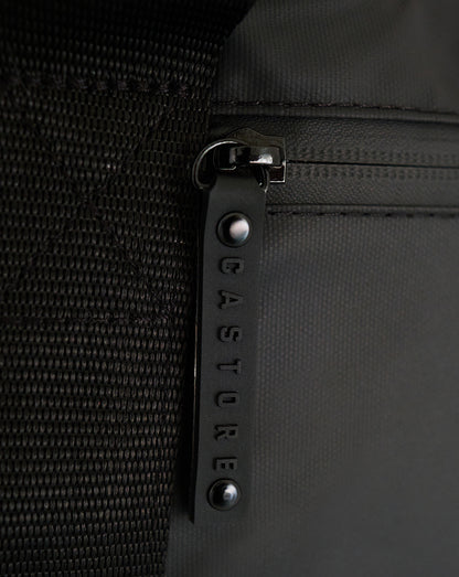 Zipper pull with Castore branding on the edge of the black holdall fabric